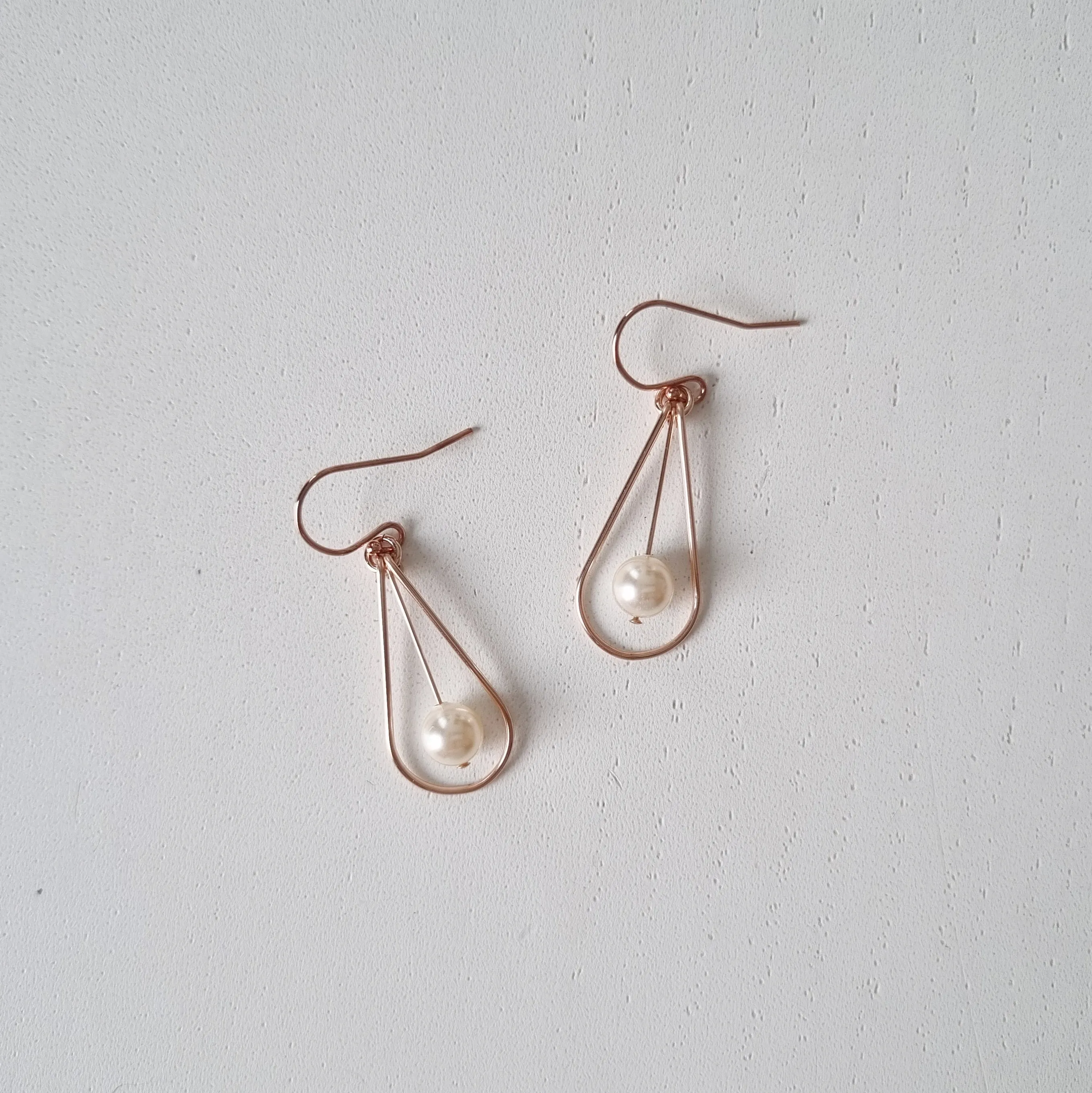 Dew Drop Earrings / Austrian Pearl