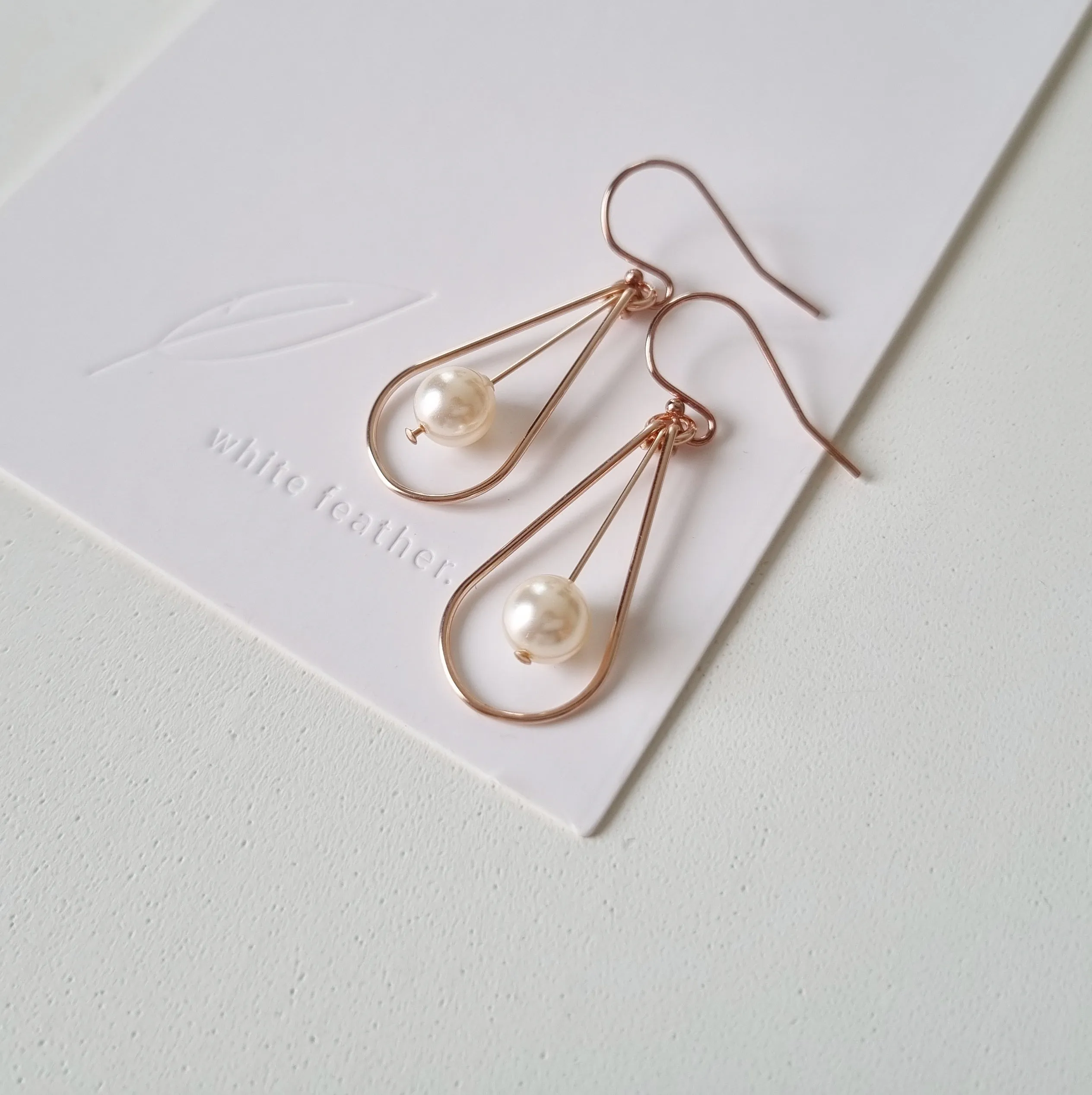 Dew Drop Earrings / Austrian Pearl