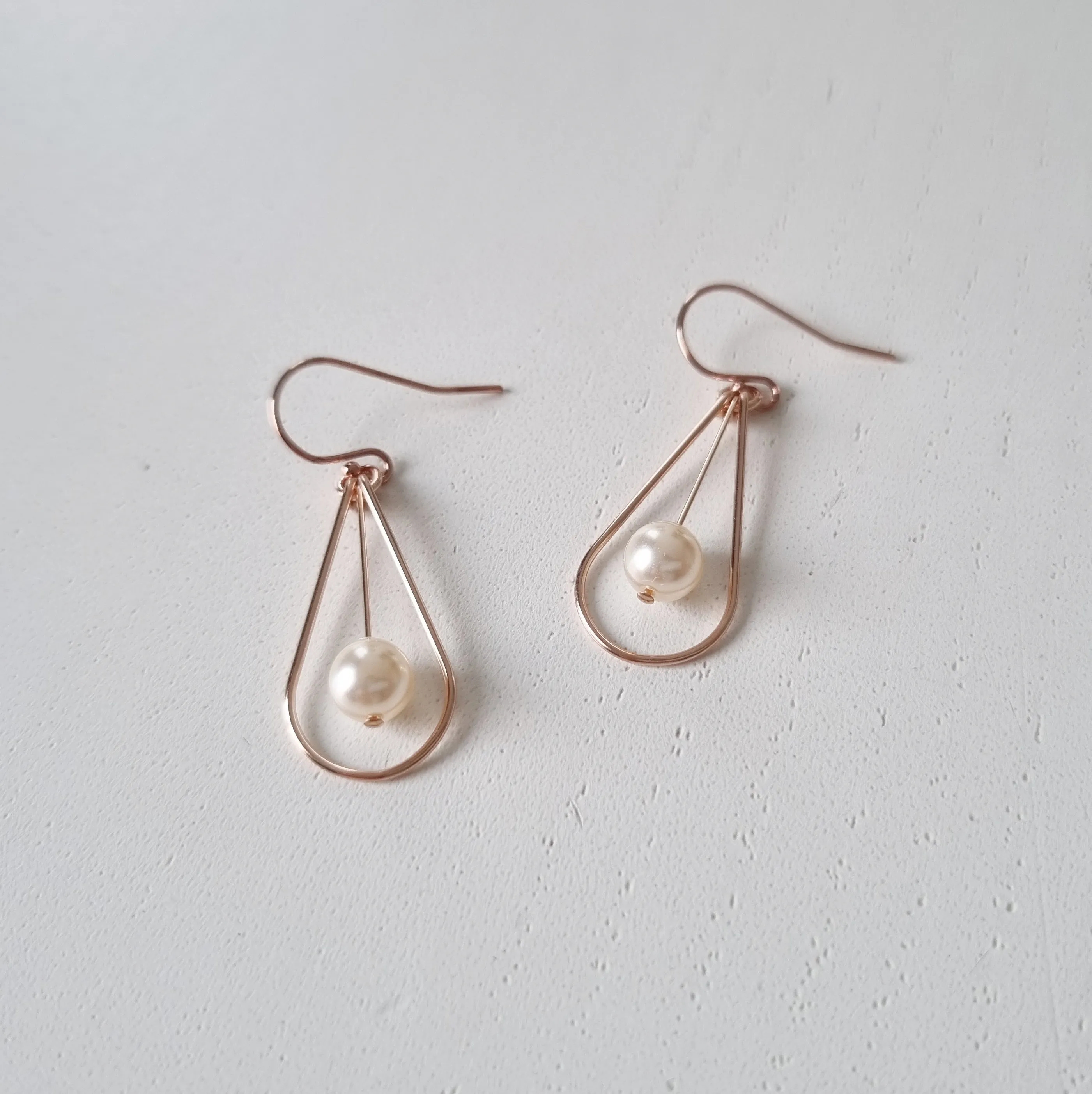 Dew Drop Earrings / Austrian Pearl