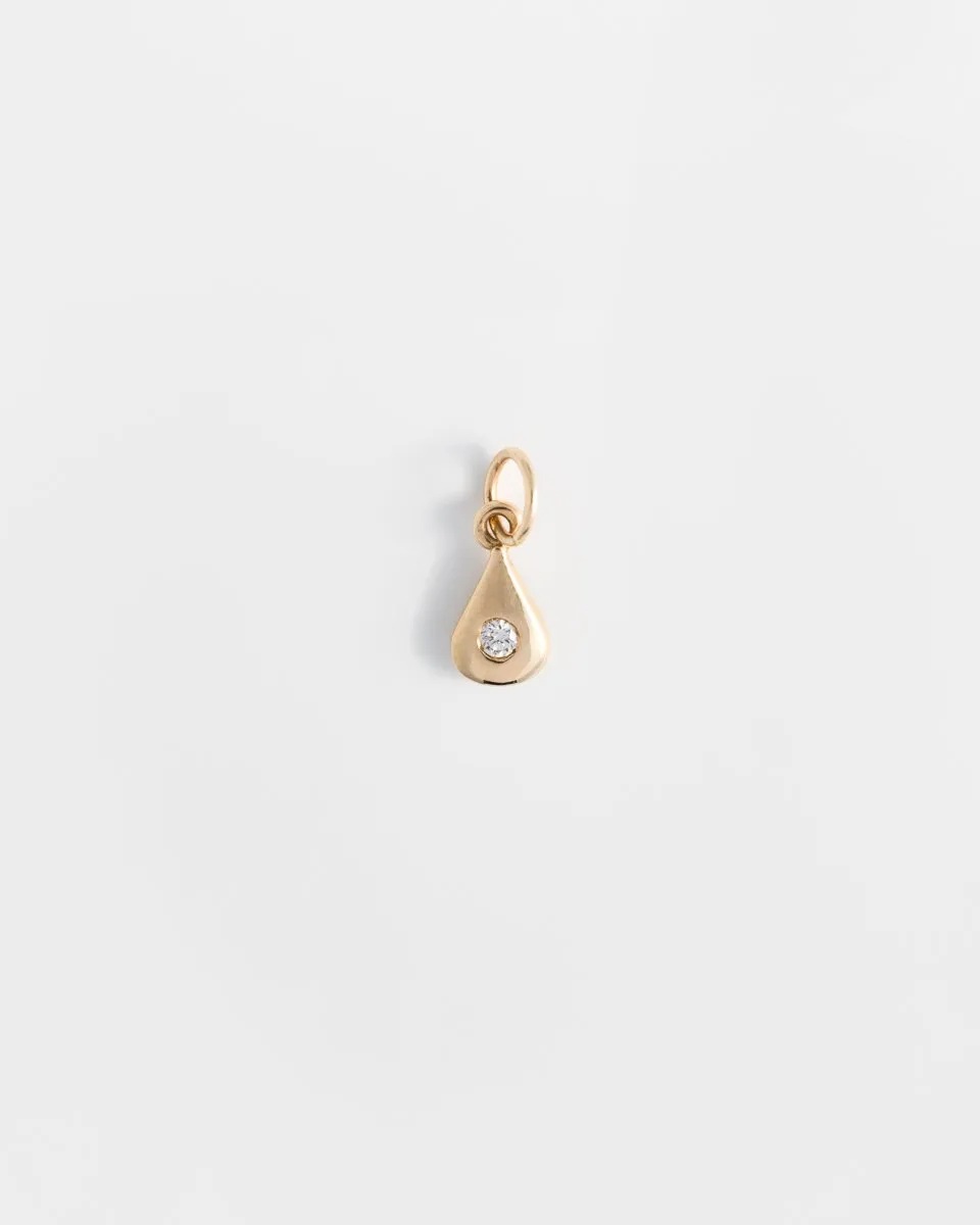 Drop Pendant in Gold with lab grown Diamond