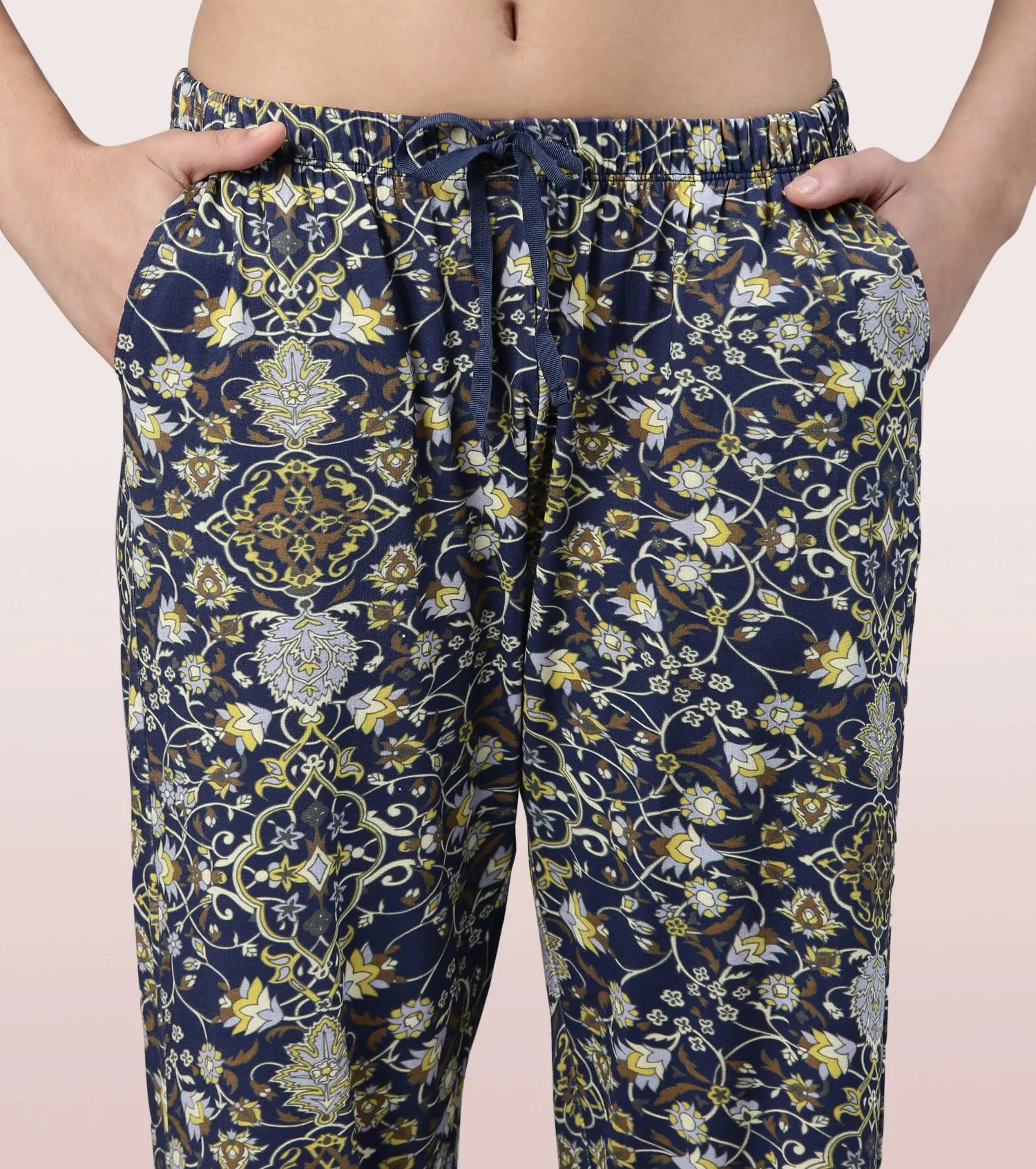 Essentials – E4A4
BASIC HOME PANT | VISCOSE SPANDES PRINTED PULL-ON PANT
RELAXED FIT | MID RISE | REGULAR LENGTH