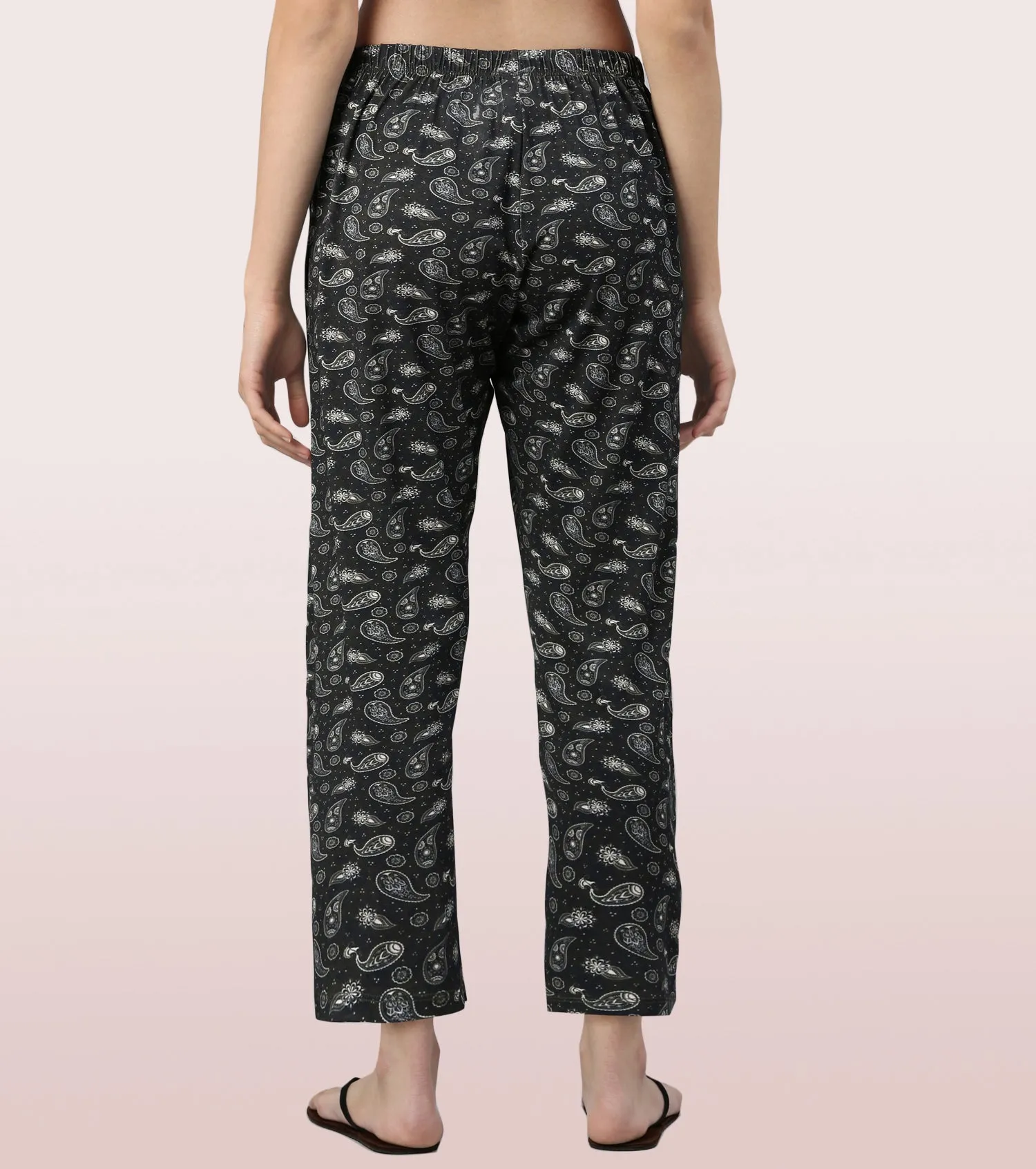 Essentials – E4A4
BASIC HOME PANT | VISCOSE SPANDES PRINTED PULL-ON PANT
RELAXED FIT | MID RISE | REGULAR LENGTH