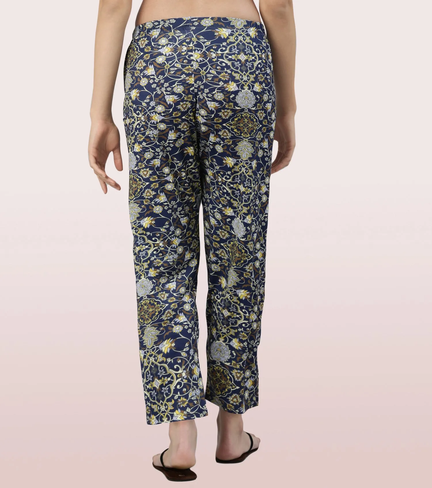 Essentials – E4A4
BASIC HOME PANT | VISCOSE SPANDES PRINTED PULL-ON PANT
RELAXED FIT | MID RISE | REGULAR LENGTH