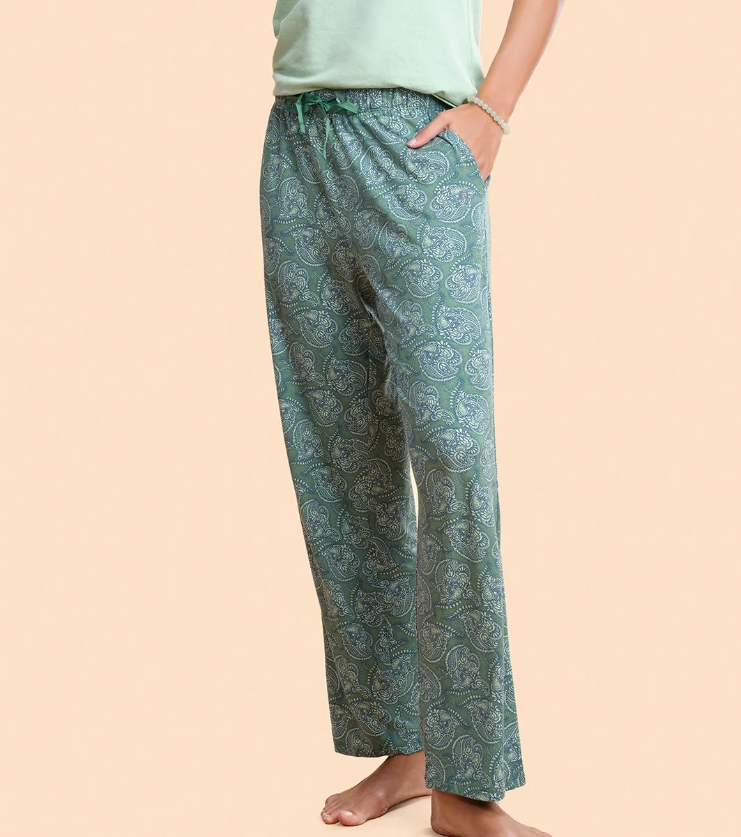 Essentials – E4A4
BASIC HOME PANT | VISCOSE SPANDES PRINTED PULL-ON PANT
RELAXED FIT | MID RISE | REGULAR LENGTH