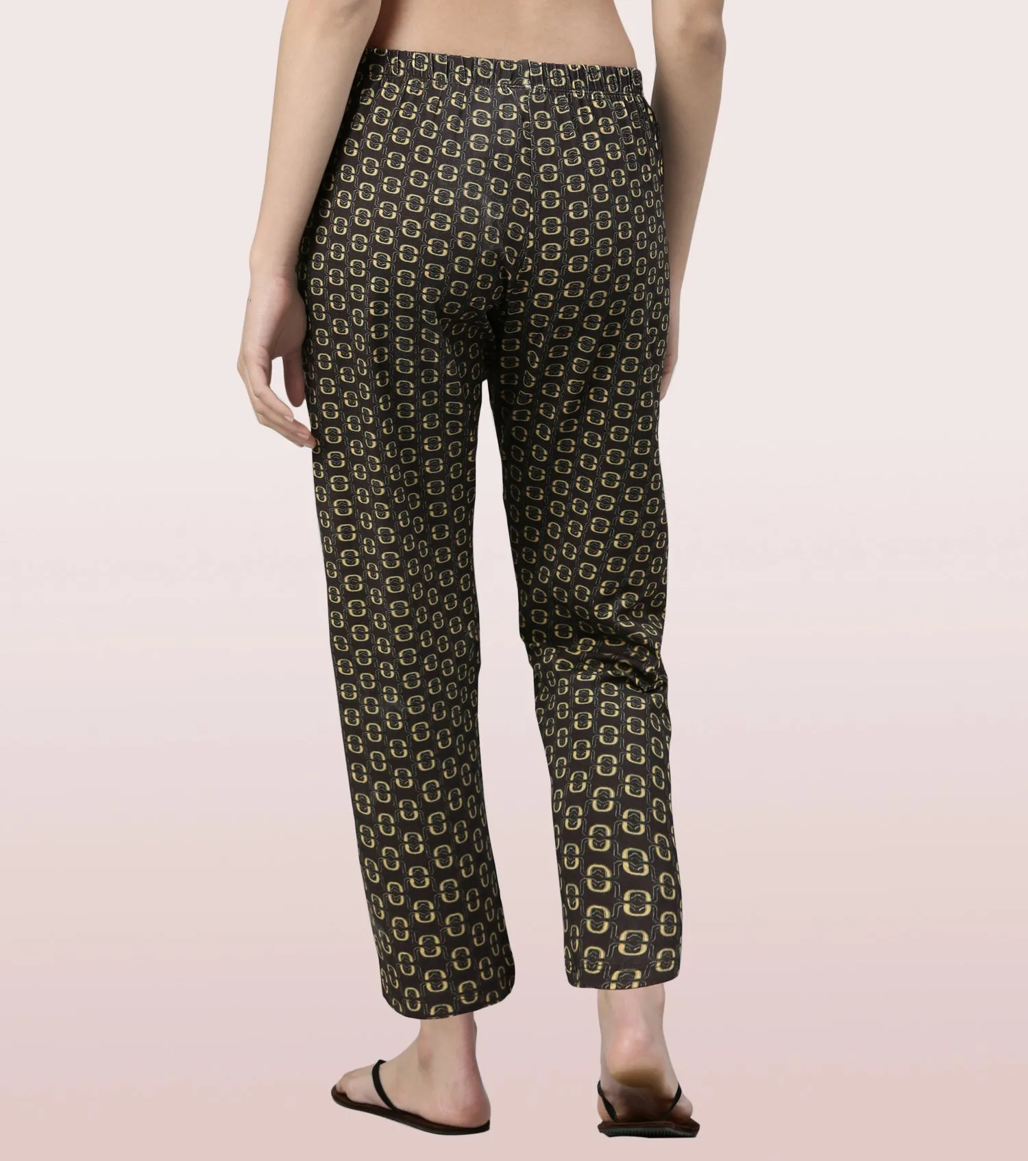 Essentials – E4A4
BASIC HOME PANT | VISCOSE SPANDES PRINTED PULL-ON PANT
RELAXED FIT | MID RISE | REGULAR LENGTH