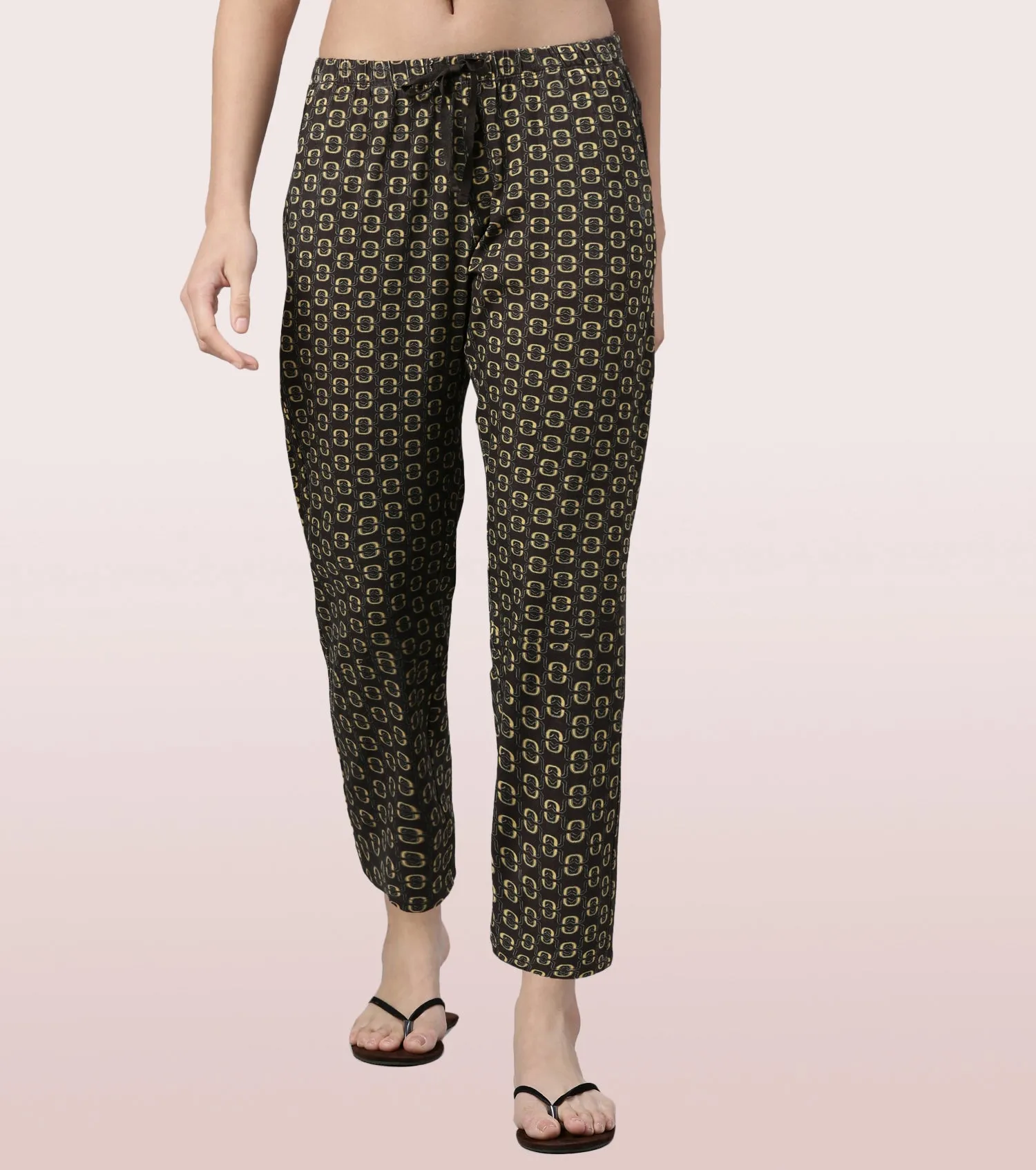 Essentials – E4A4
BASIC HOME PANT | VISCOSE SPANDES PRINTED PULL-ON PANT
RELAXED FIT | MID RISE | REGULAR LENGTH