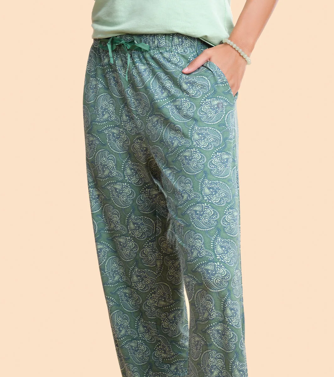 Essentials – E4A4
BASIC HOME PANT | VISCOSE SPANDES PRINTED PULL-ON PANT
RELAXED FIT | MID RISE | REGULAR LENGTH