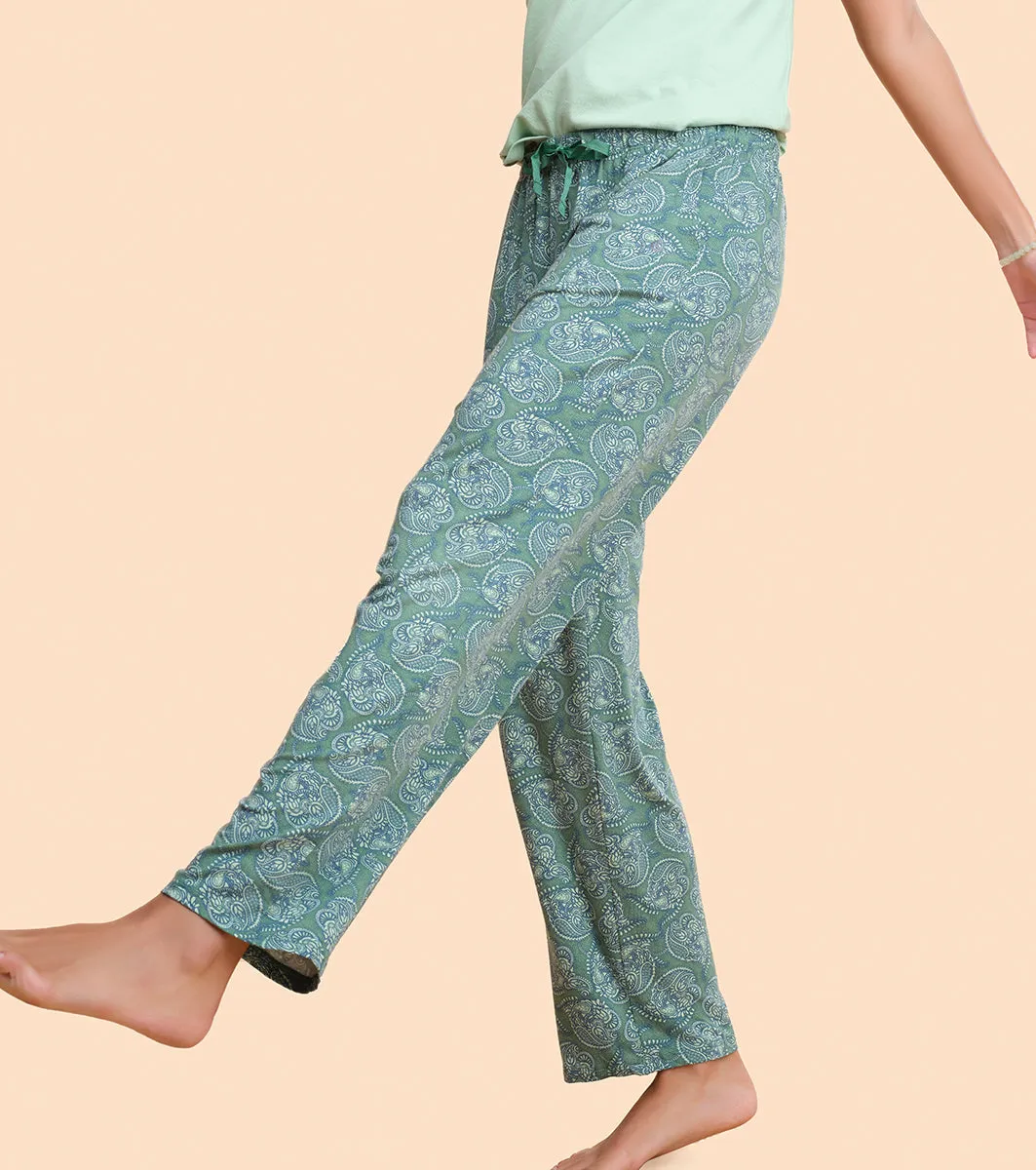 Essentials – E4A4
BASIC HOME PANT | VISCOSE SPANDES PRINTED PULL-ON PANT
RELAXED FIT | MID RISE | REGULAR LENGTH