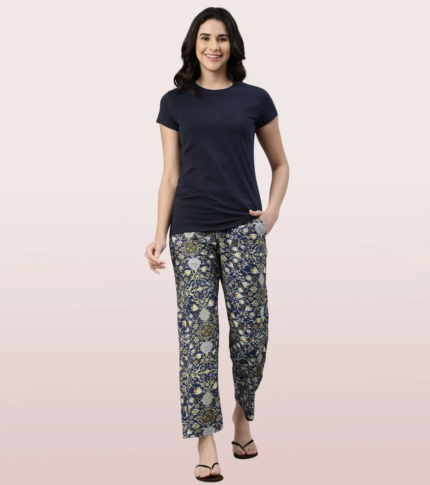 Essentials – E4A4
BASIC HOME PANT | VISCOSE SPANDES PRINTED PULL-ON PANT
RELAXED FIT | MID RISE | REGULAR LENGTH