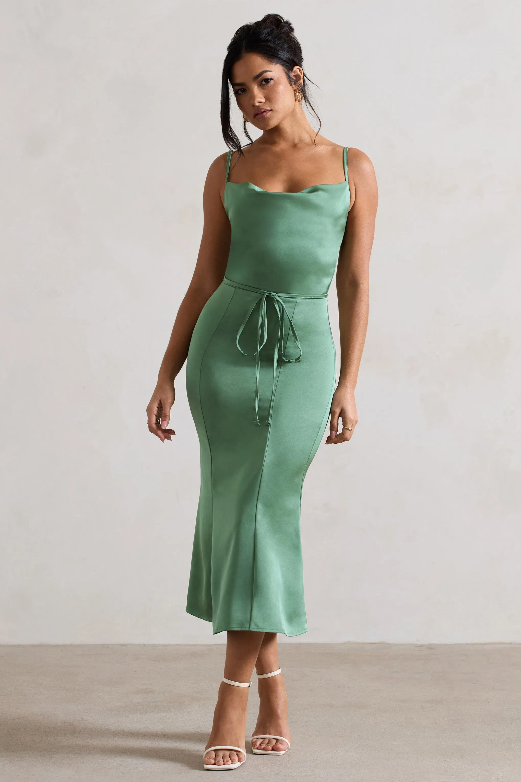 Just A Moment | Robe mi-longue vert en satin encolure arrondie et ceinture à la taille