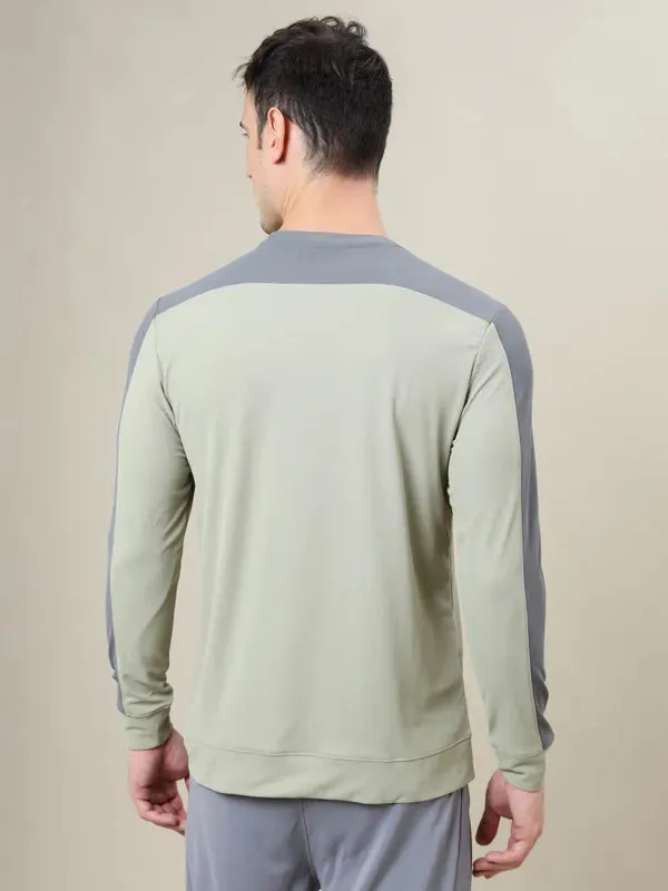 Men Colorblock Slim Fit Crew Neck T-shirt with MATPIQ