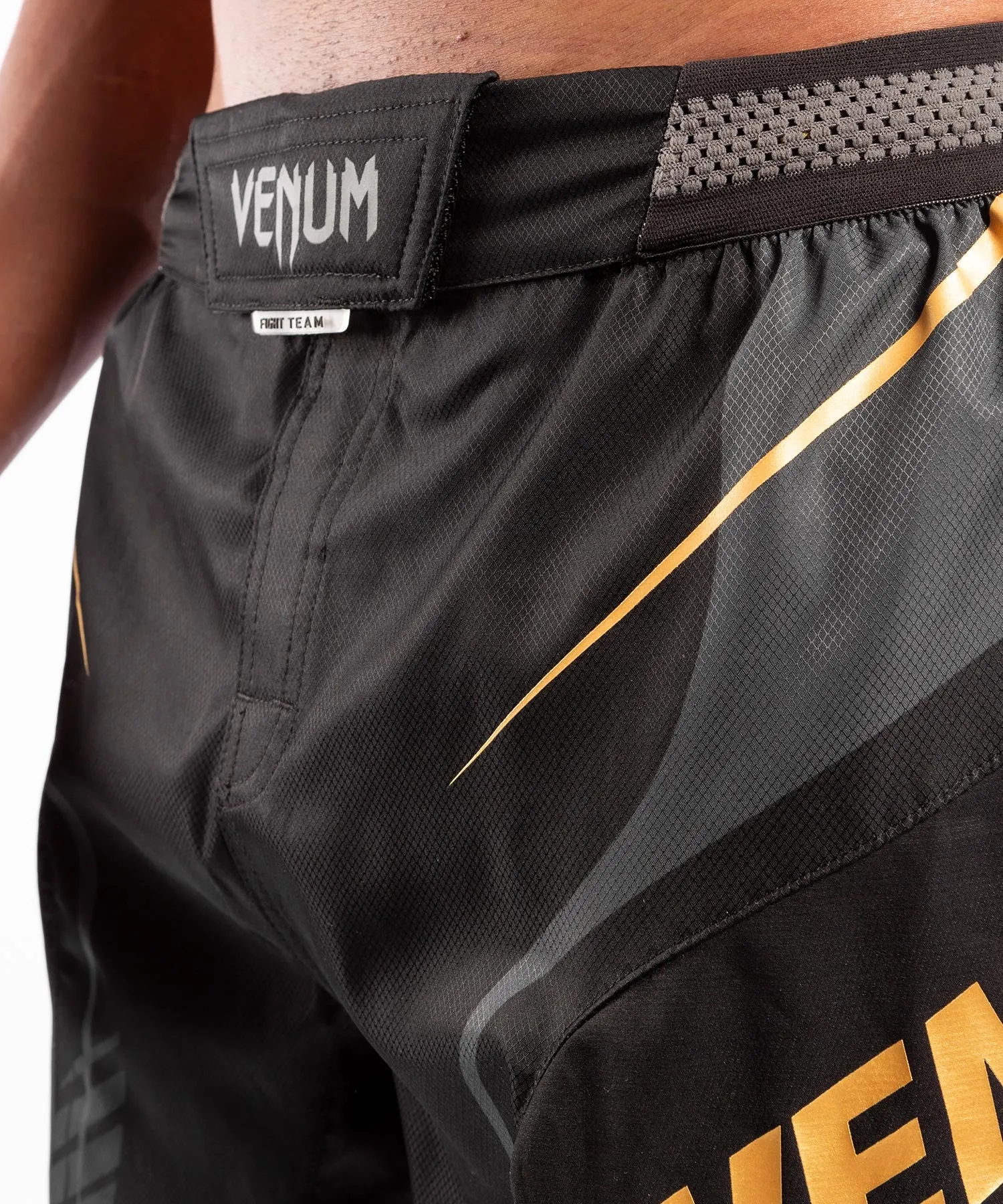 Venum Athletics Fightshorts – Black/Gold