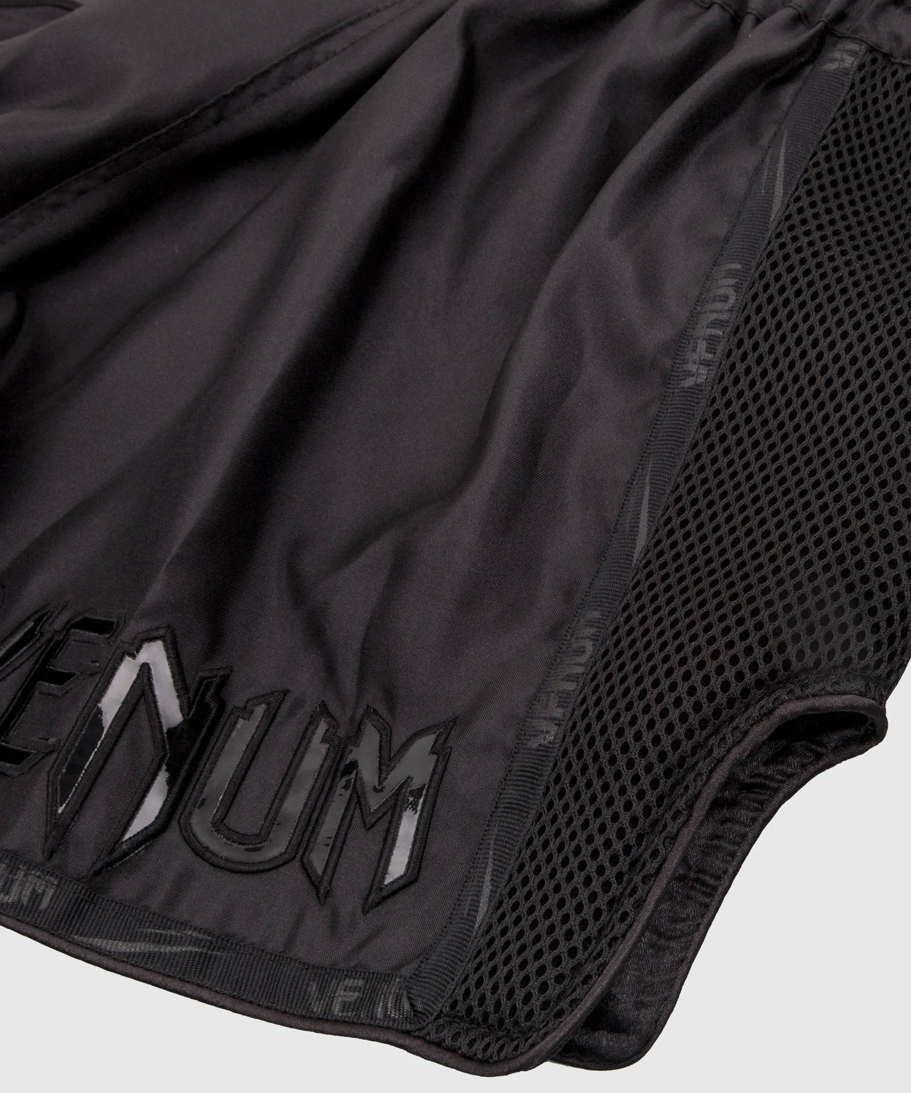 Venum Giant Muay Thai Shorts - Black/Black